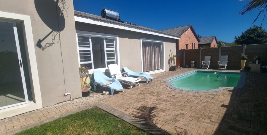 To Let 3 Bedroom Property for Rent in Jeffreys Bay Central Eastern Cape